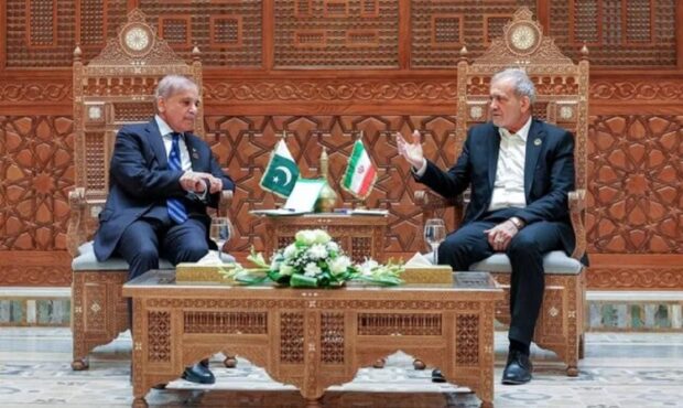ملت ایران در برابر فشار‌ها و تهدید‌ها با اقتدار ایستادگی کرد