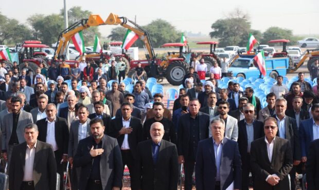 ثبت یک افتخار دیگر در کارنامه استانداری خوزستان / توزیع ۴۴ دستگاه خودروی خدماتی برای دهیاری‌ها در شرایط جنگی